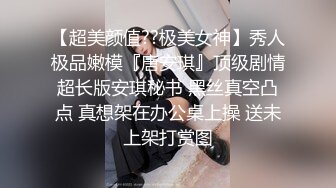 大妈自拍给网友展示自己的奶子