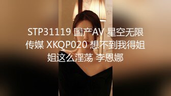 大一女生军训迟到被教官单独留下训练,最后强迫女生和自己车震,女生一脸不情愿