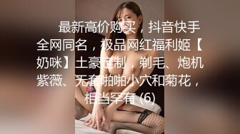 眼镜小少妇，外表甜美很骚，小夫妻居家操逼，美腿足交，吸吮舔屌口活棒，跪在沙发上后入