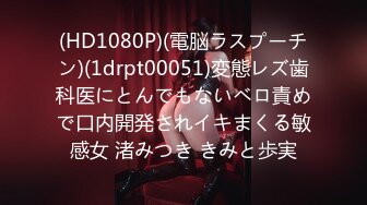 今日推荐红色肚兜大奶翘臀妹子躺床上自慰，拨开丁字裤掰穴湿湿的，揉捏奶子张开双腿假屌抽插，性感美臀非常诱人