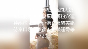 穿白色裙子扎着头花的大学生妹子抄底拉屎，没想到逼都已经被她男