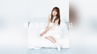 两小百合自己进公厕开玩